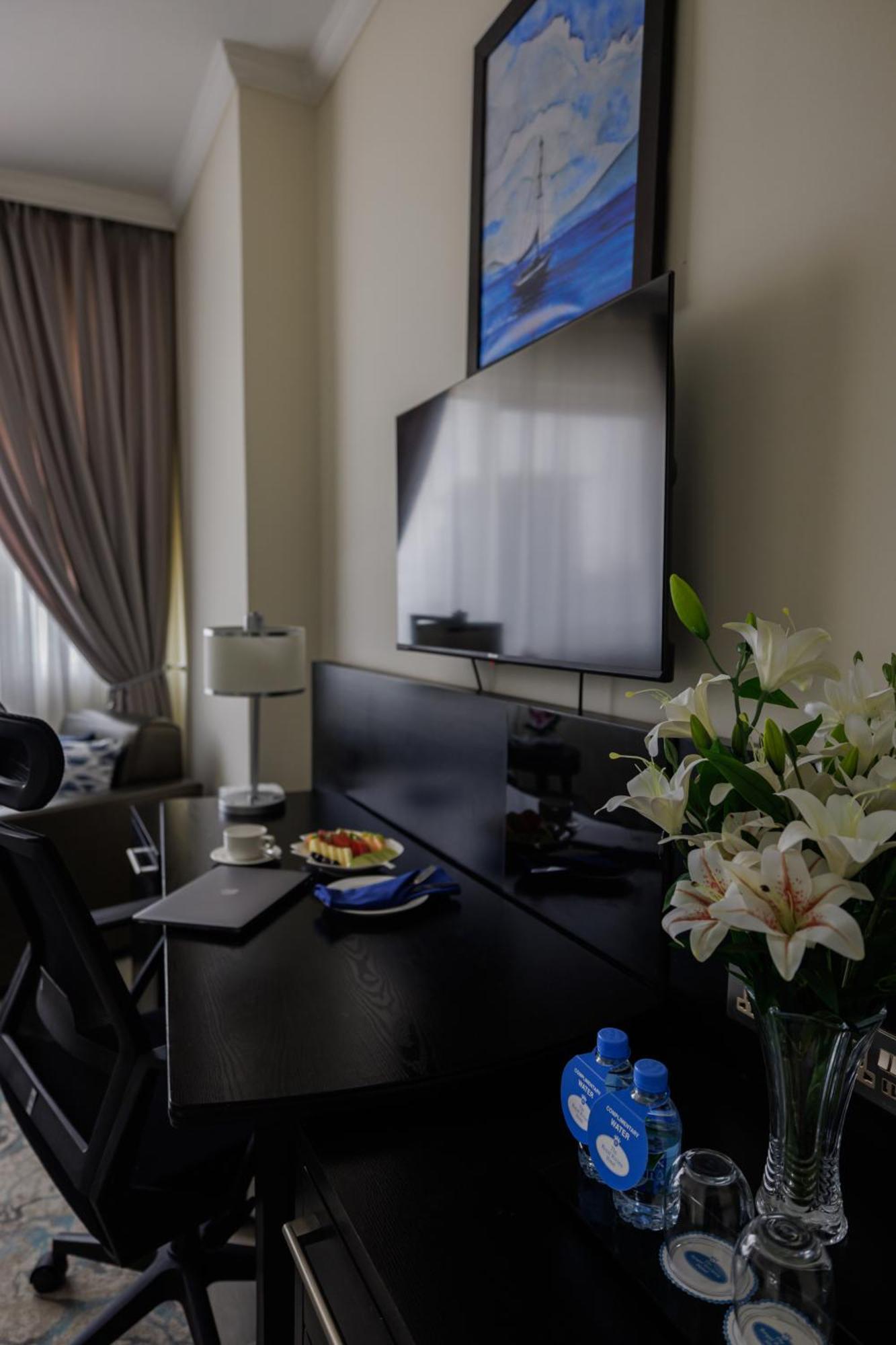 The Royal Riviera Hotel Доха Екстер'єр фото